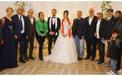 Gazeteci Tevfik Erk'in kızı İlayda Ecem Erk'in düğününde buluştu