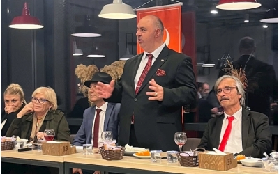 Gazeteciler belediye başkan adaylarını iftar da buluşturdu