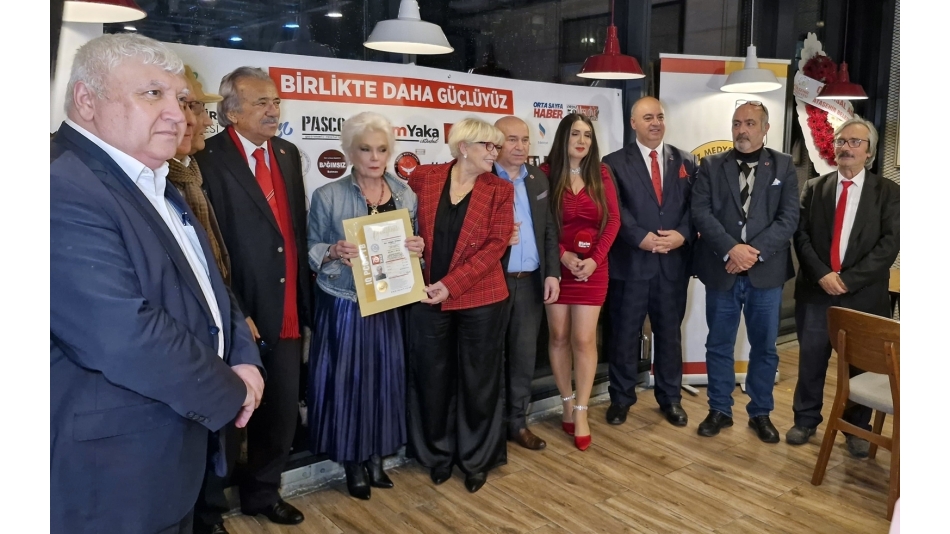 Gazetecilerden yeni yılda ’BİRLİKTE DAHA GÜÇLÜYÜZ’ mesajı